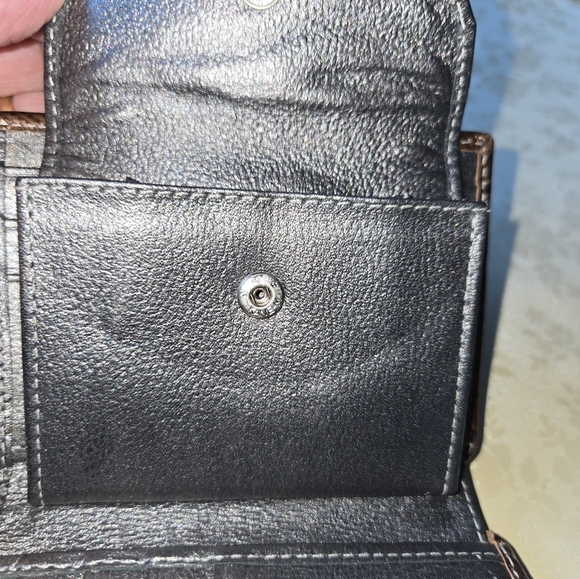 Floral Embossed Leather  Wallet - Brown and Green - Picture 4 of 7